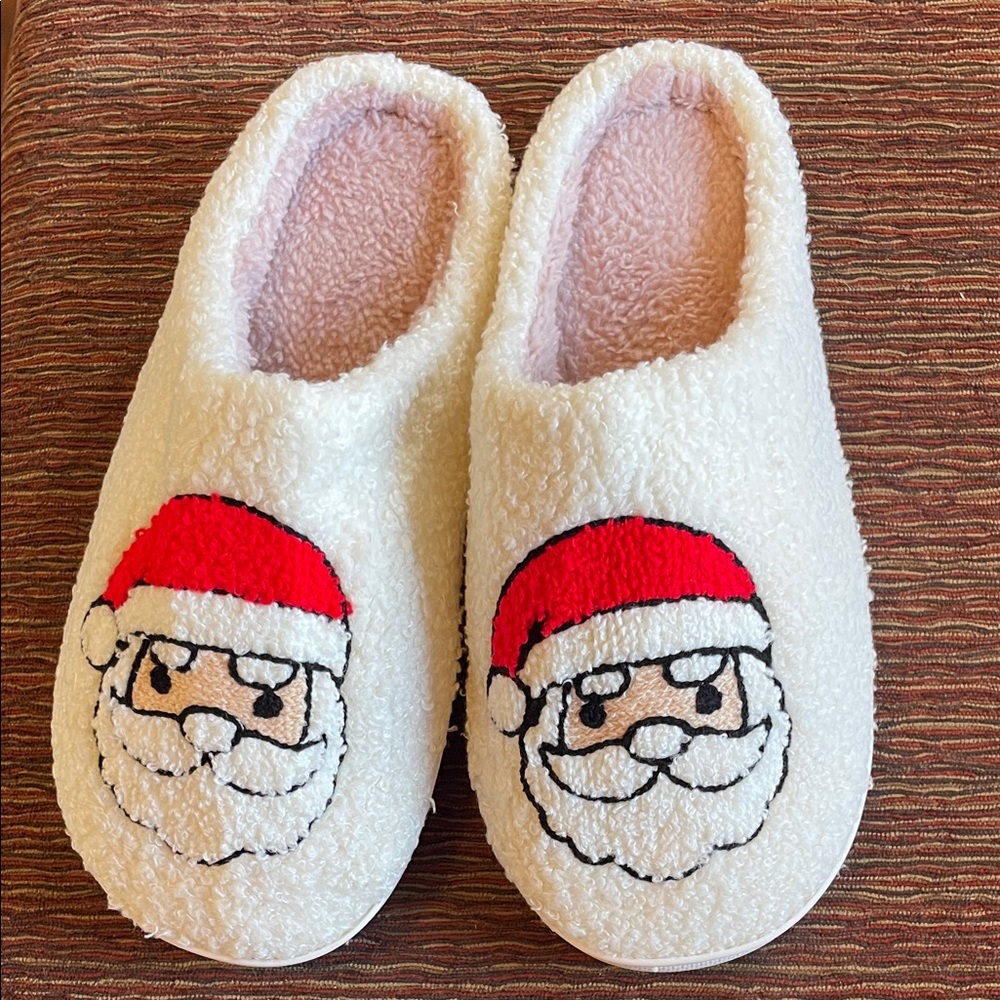 Santa Clause Red And White Sherpa Slippers. NWOT. Size 40-41.